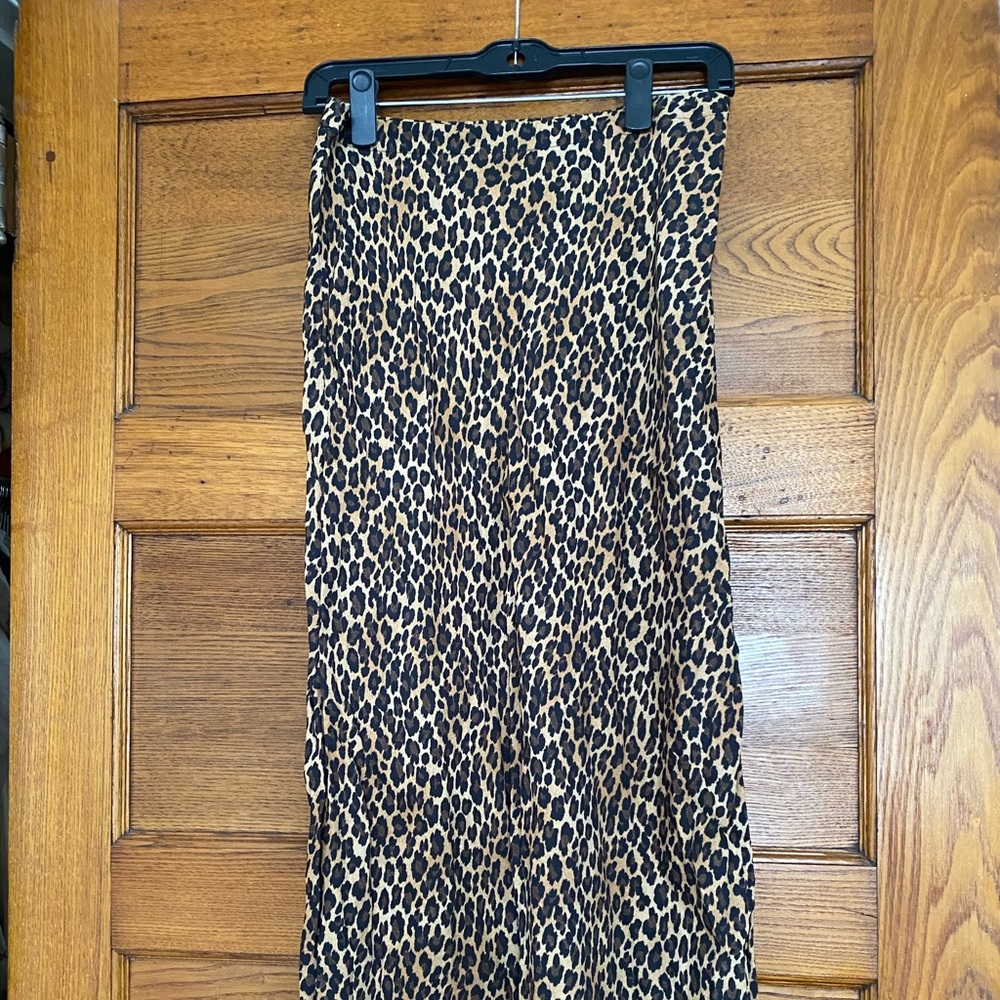 Three dots leopard print midi skirt